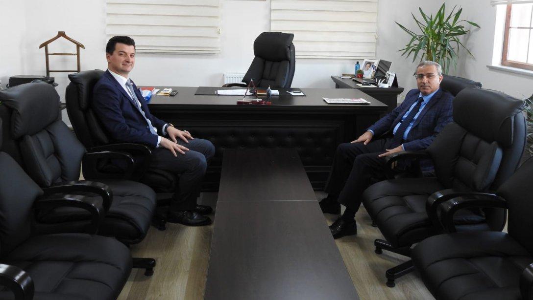 Lüleburgaz Kaymakamı Sayın Mustafa KAYA, İlçe Milli Eğitim Müdür Vekili  Cihan ERDEM'i ziyaret etti.