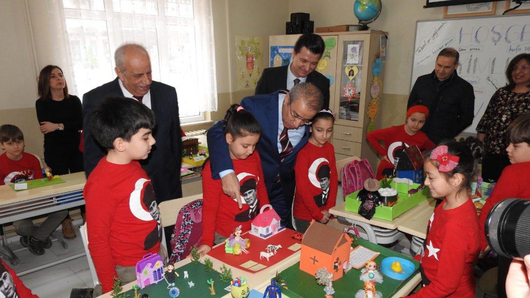 Lüleburgaz Kaymakamı Sayın Mustafa KAYA, İl Milli Eğitim Müdürü Hüseyin KALKAN ve İlçe Milli Eğitim Müdürü Cihan ERDEM General Ferhat Akat ilkokulunu ziyaret etti. 