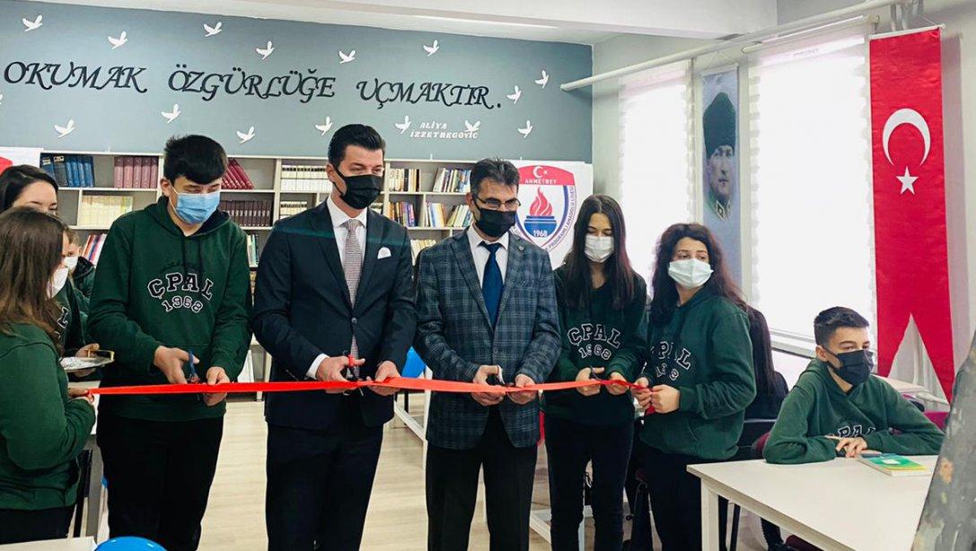 Kütüphanesiz Okul Kalmasın Projesi Kapsamında Ahmetbey Şehit Öğretmen Uğur Gören Çok Programlı Anadolu Lisesi'nin Kütüphane Açılış Töreni Gerçekleştirildi.