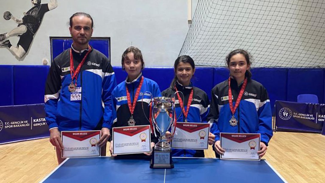 Okullar Arası Masa Tenisi Yıldız Kızlar Turnuvası Türkiye 2.si Olduk