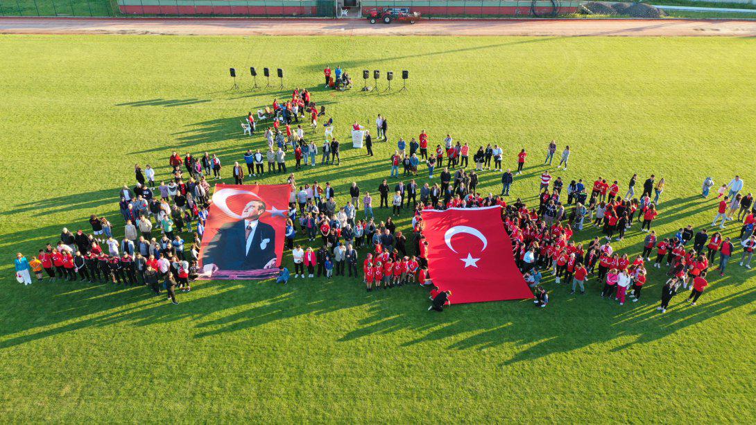 19 Mayıs Atatürk'ü Anma, Gençlik ve Spor Bayramı Kapsamında Düzenlenen Turnuvanın Ödül Tören Gerçekleştirildi.