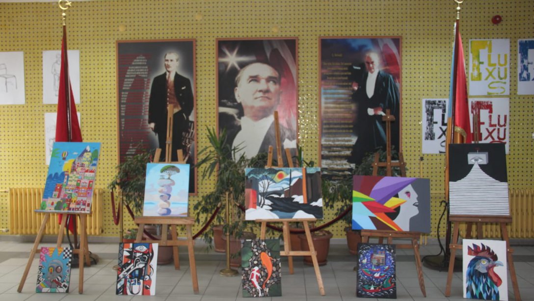 Düvenciler Anadolu Lisesi'nde yarıyıl sonu resim sergisi gerçekleştirildi.