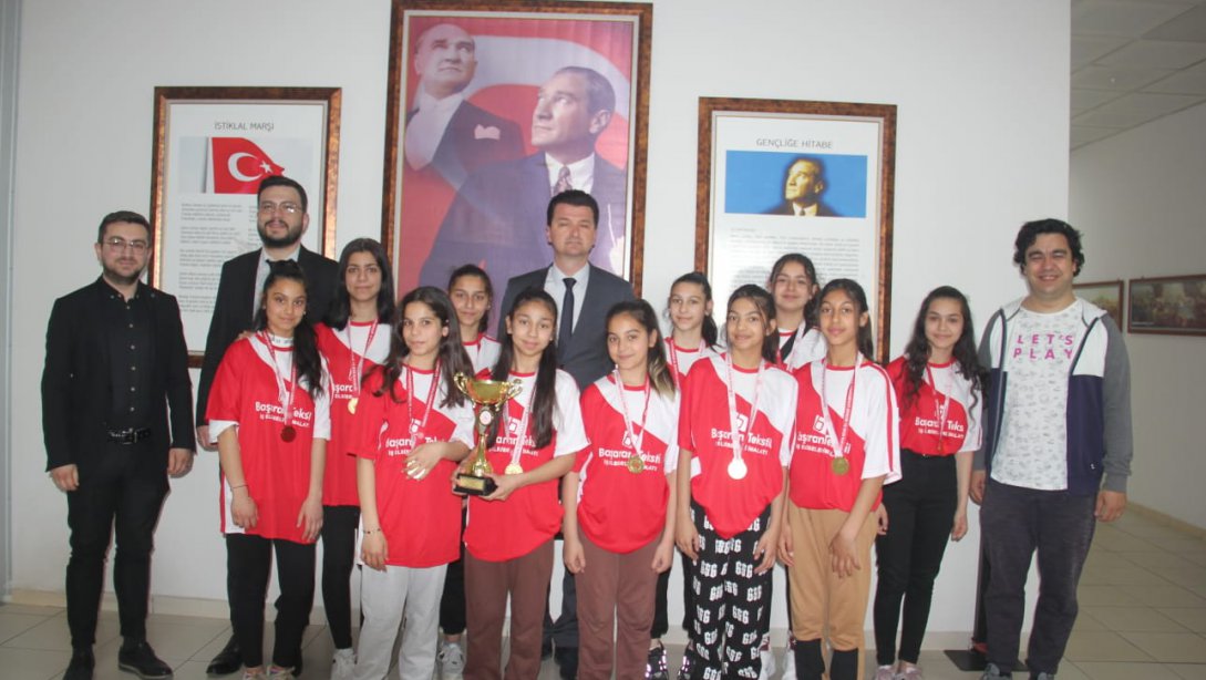 Şaban Öğünç Ortaokulu Kız Futsal Takımı il 1.si olarak Türkiye şampiyonasına gitmeye hak kazandı.