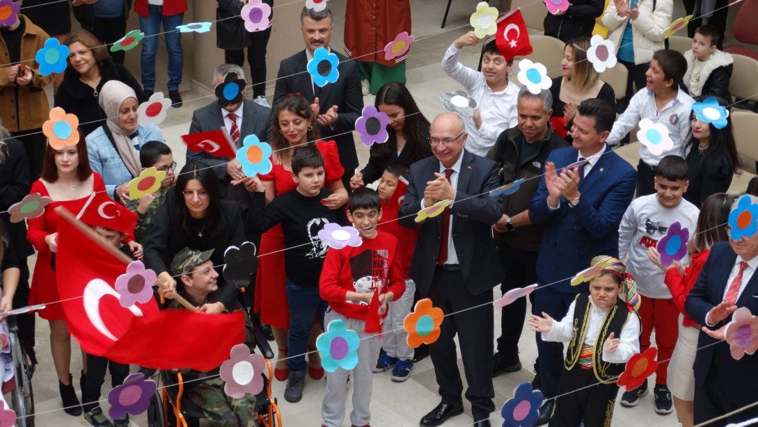 Şehit Rüstem Resul PERÇİN Özel Eğitim Uygulama ve Meslek Okulu öğrencilerinin 29 Ekim Cumhuriyet Bayramı Coşkusu