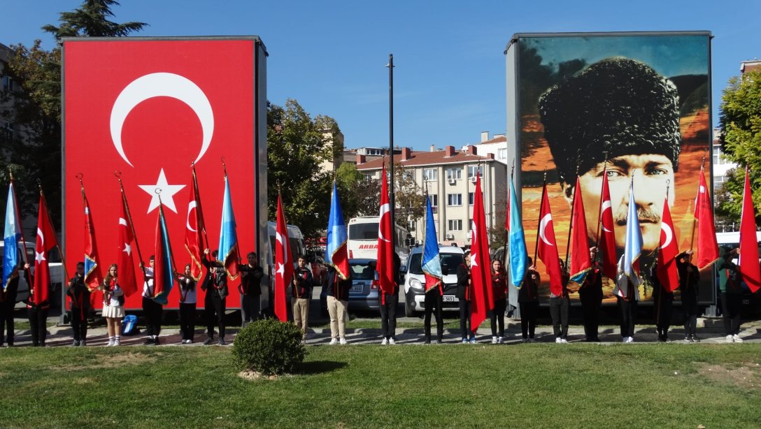 Cumhuriyetimizin 101. Yıl Dönümü Kutlama Programı Çelenk Sunma Töreni ile Başladı.