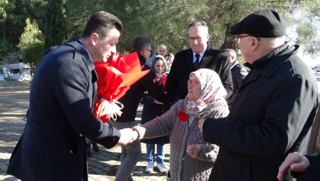 Öğretmenler Gününde Şehit Öğretmenimiz Uğur Gören Kabri Başında Anıldı.