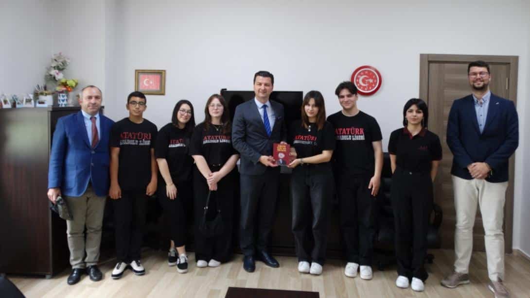 Lüleburgaz Atatürk Anadolu Lisesi Öğrencilerinden  İlçe Milli Eğitim Müdürü'ne ziyaret.  